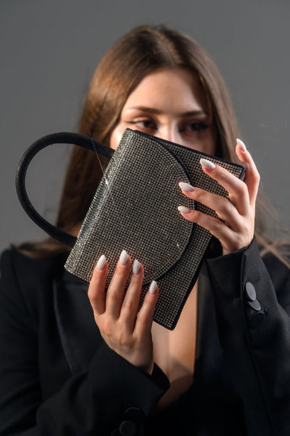 FATALI No.11 – geantă de mână cu cristale, accesoriu glam și must-have în trendurile 2025.