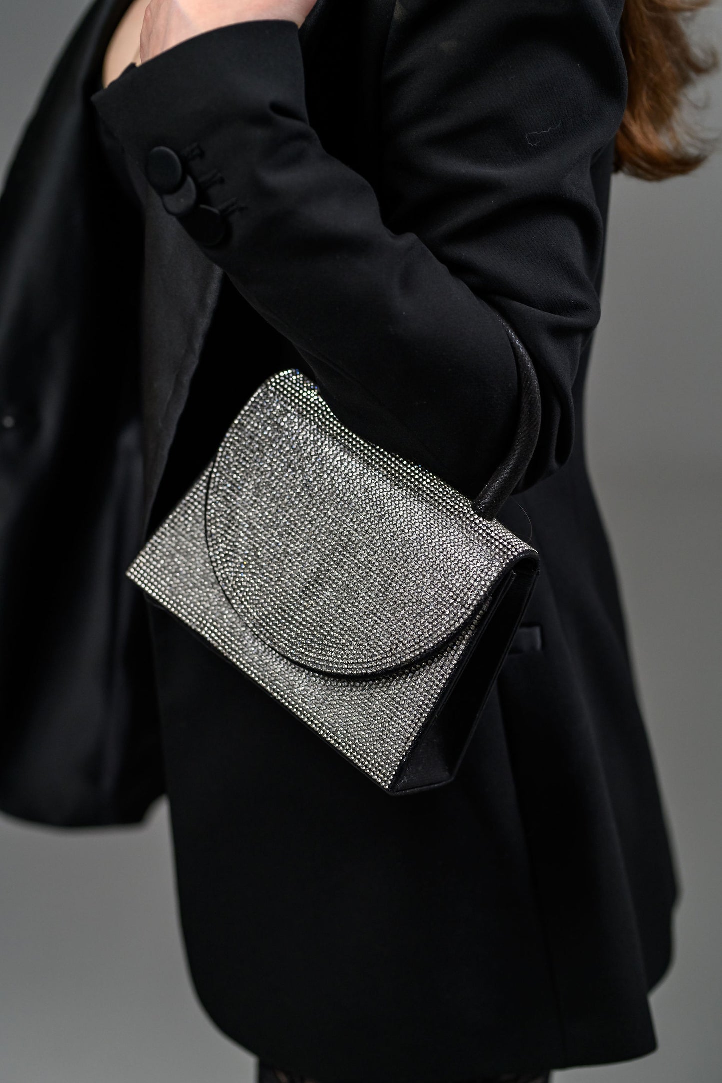 FATALI No.11 – geantă de mână cu cristale, accesoriu glam și must-have în trendurile 2025.