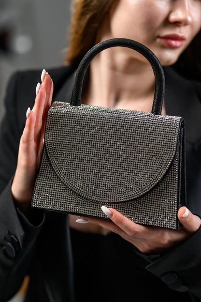 FATALI No.11 – geantă de mână cu cristale, accesoriu glam și must-have în trendurile 2025.