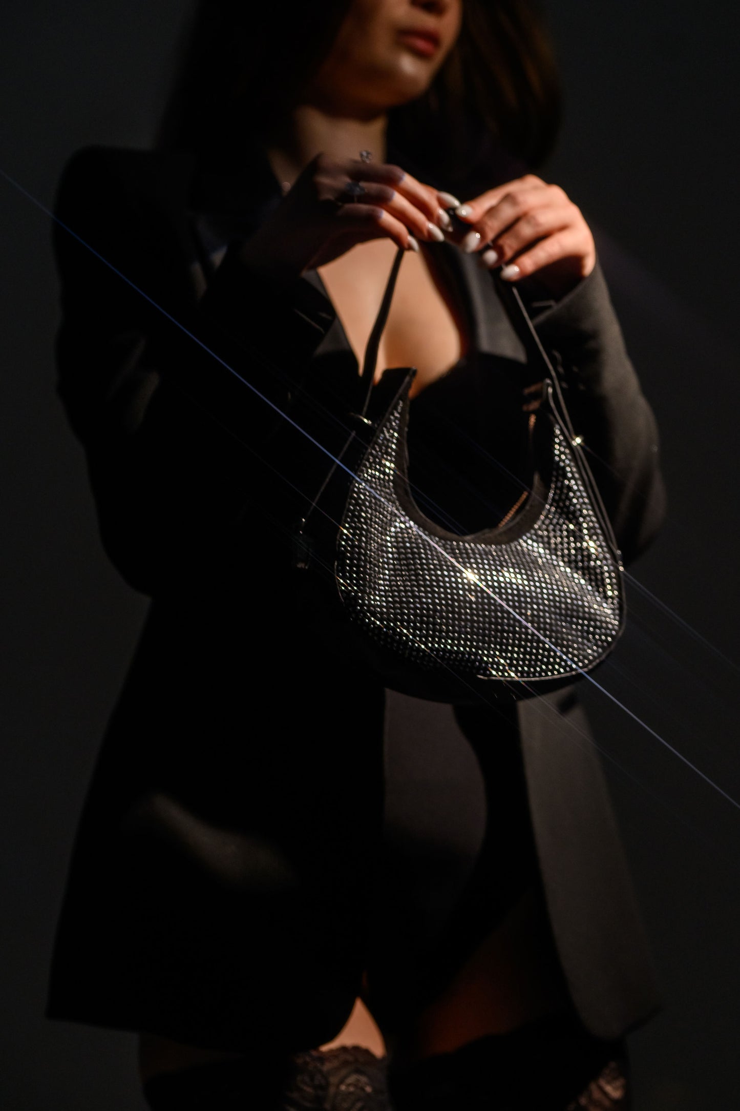 Geantă damă neagră FATALI Nova Silver, desiign modern cu aplicații argintii, piele ecologică