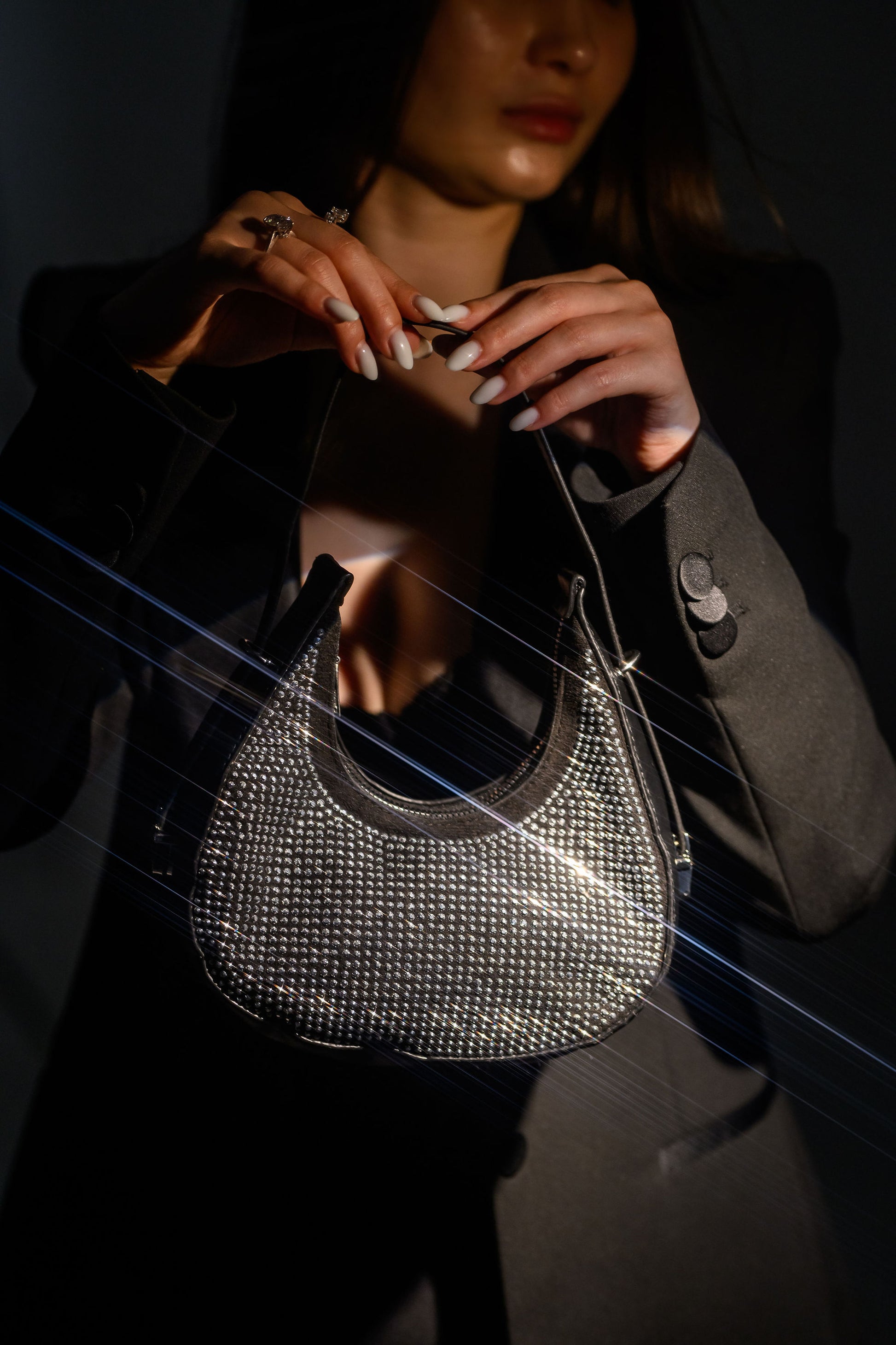 Geantă damă neagră FATALI Nova Silver, desiign modern cu aplicații argintii, piele ecologică