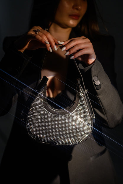Geantă damă neagră FATALI Nova Silver, desiign modern cu aplicații argintii, piele ecologică