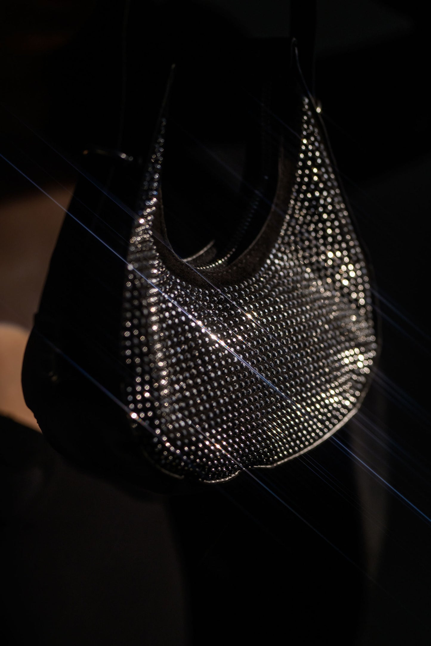 Geantă damă neagră FATALI Nova Silver, desiign modern cu aplicații argintii, piele ecologică