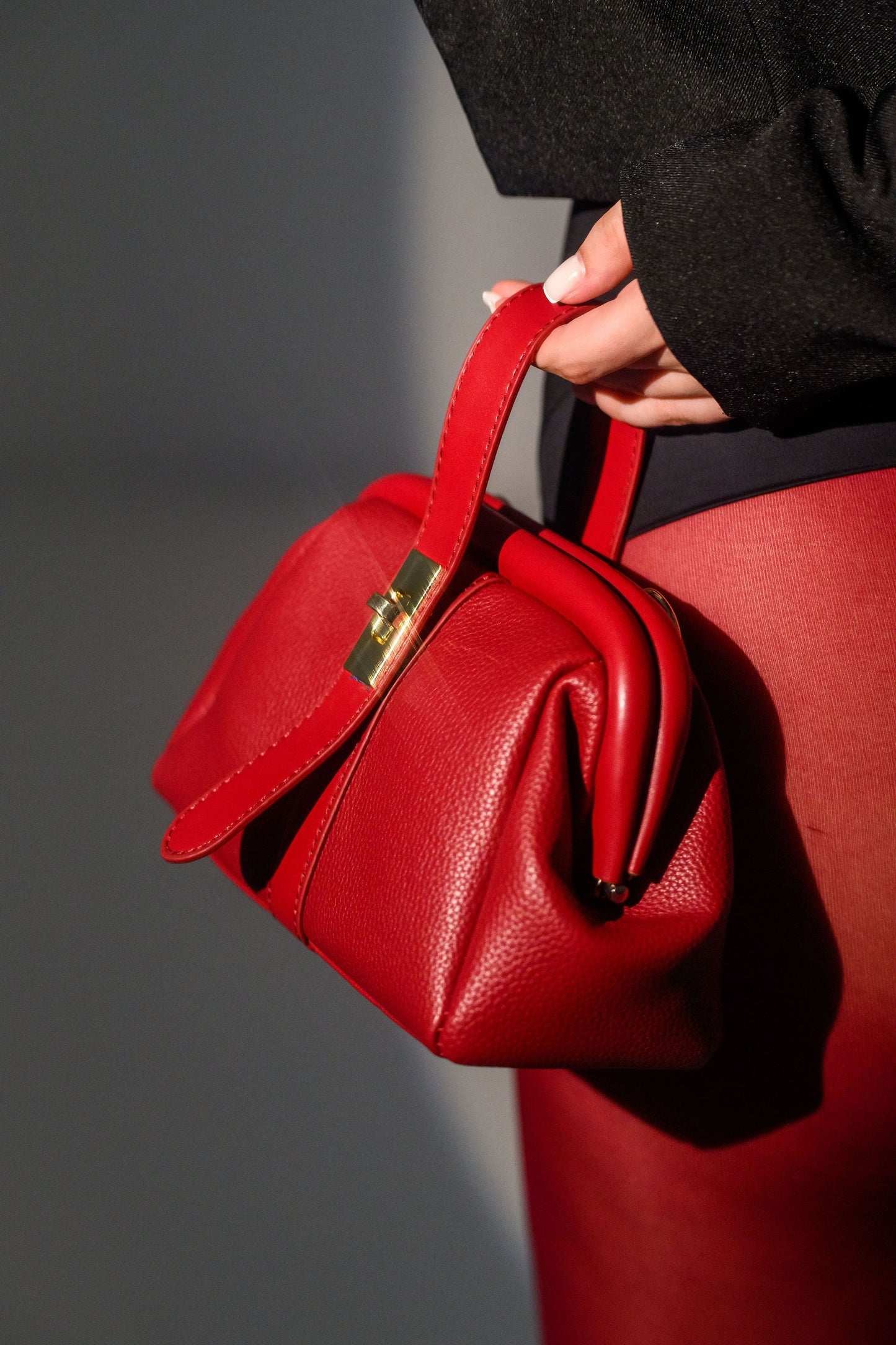 Geanta dama rosie FATALI Red Room – MiniBag luxury, ideala pentru zi si evenimente.