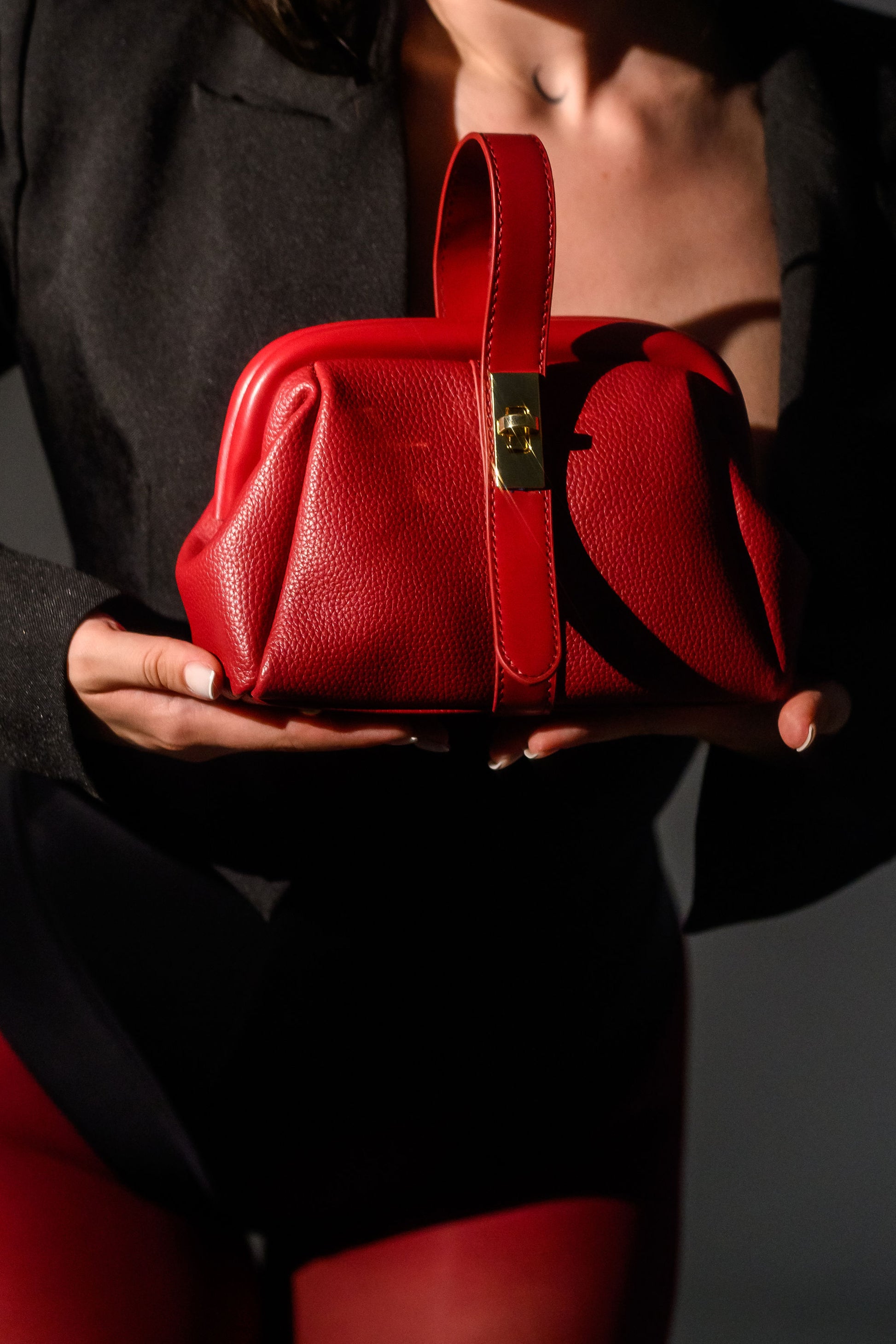 Geanta dama rosie FATALI Red Room – MiniBag luxury, ideala pentru zi si evenimente.
