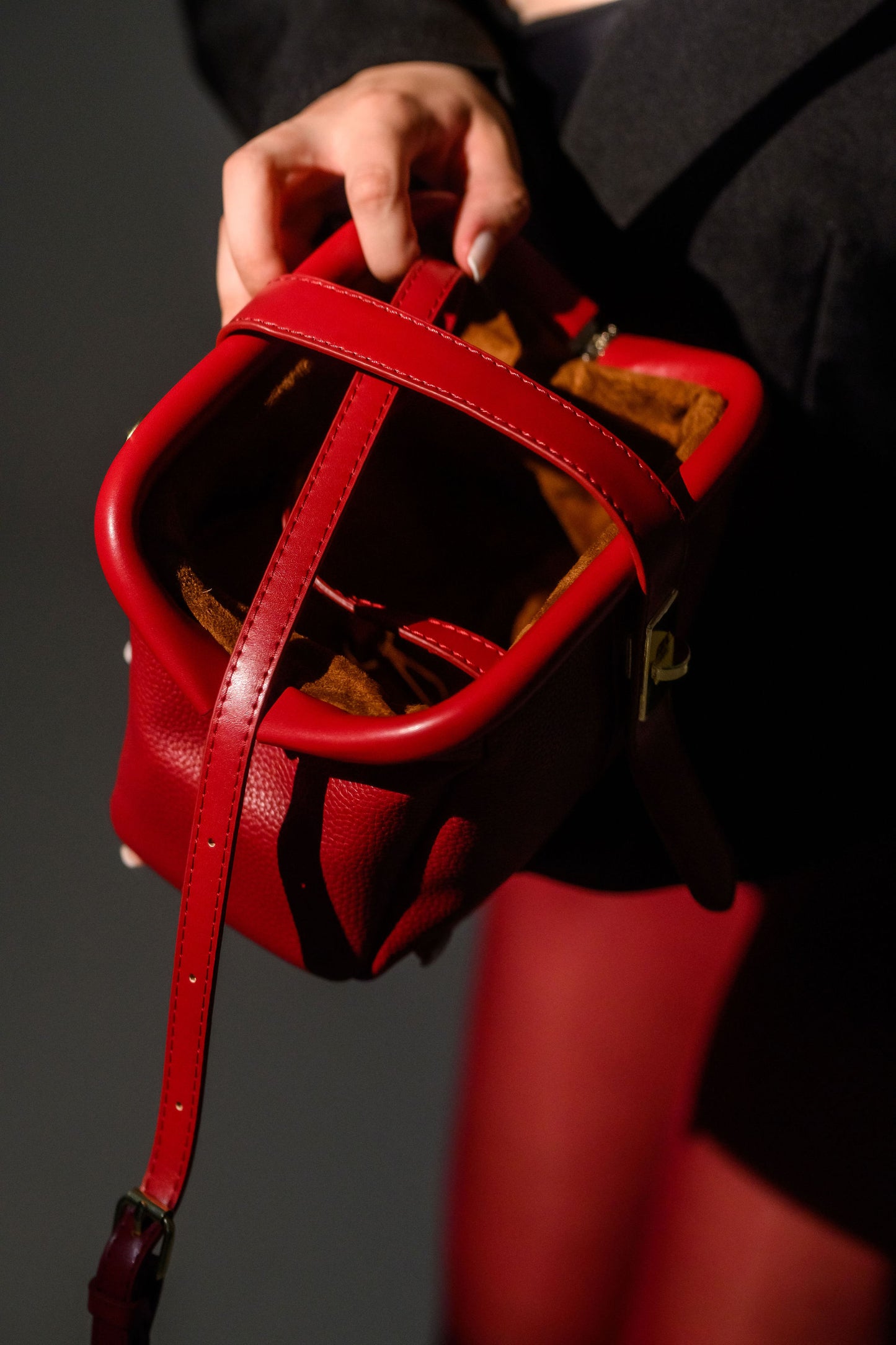 Geanta dama rosie FATALI Red Room – MiniBag luxury, ideala pentru zi si evenimente.