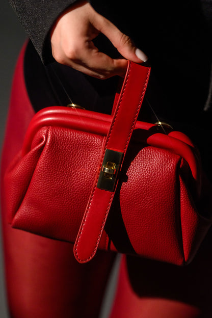 Geanta dama rosie FATALI Red Room – MiniBag luxury, ideala pentru zi si evenimente.