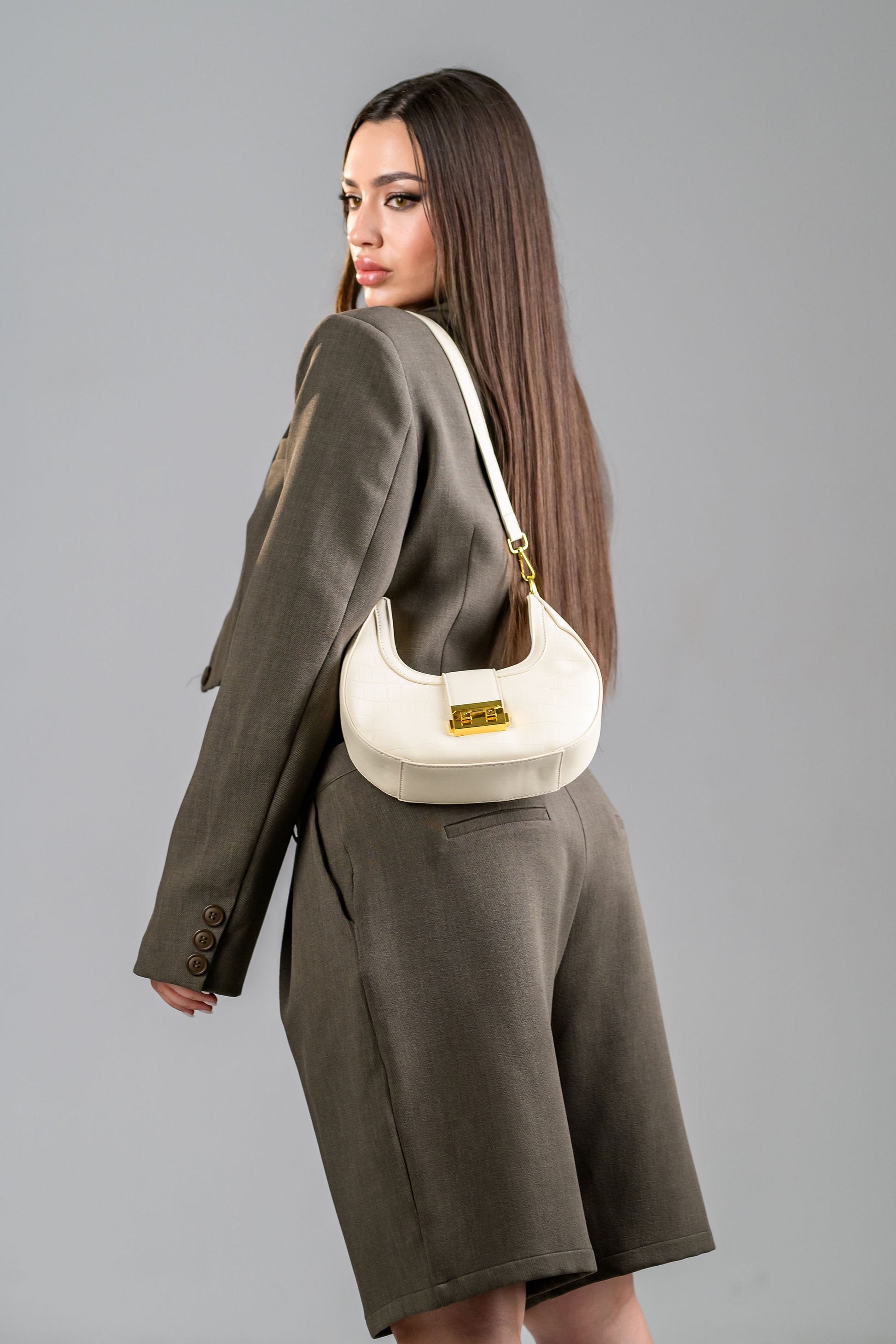 Geanta dama bej FATALI Soho – geanta urbana eleganta, ideala pentru ținute de zi.