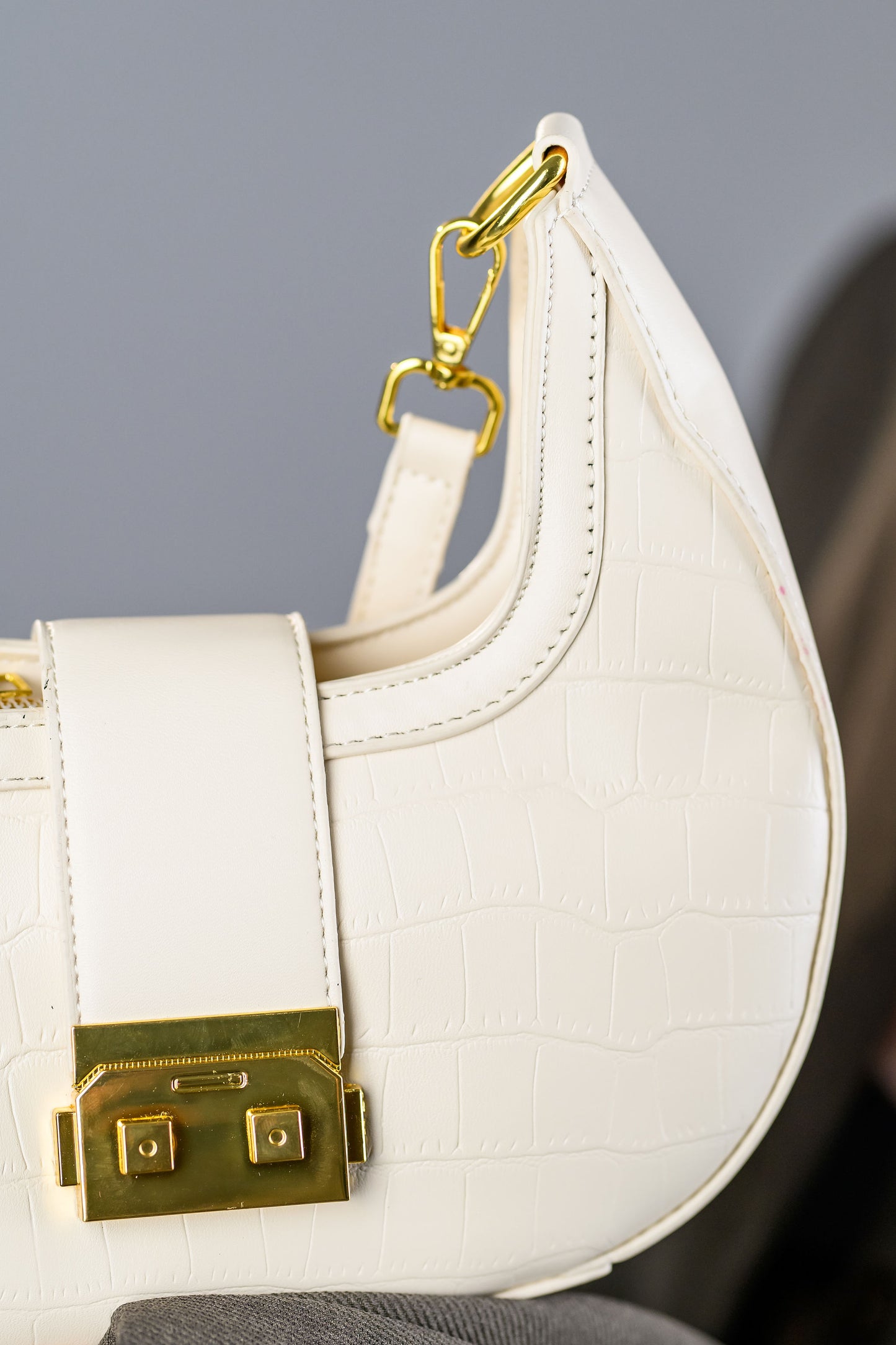 Geanta dama bej FATALI Soho – geanta urbana eleganta, ideala pentru ținute de zi.