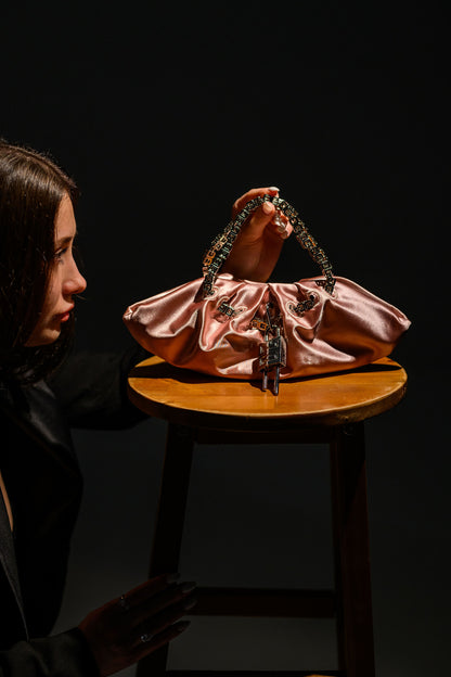 Geanta dama roz eleganta Fatali The Secret – geanta satinata pentru evenimente speciale.